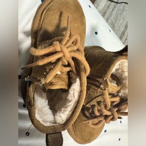 UGG Chestnut Boot size 9